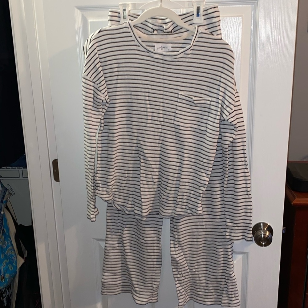 BRAND NEW CJLA Capri lounge set sz. XS